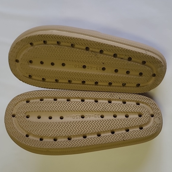 Sandals - Picture 3 of 4